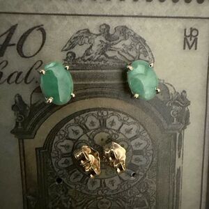Vintage 14kt solid gold and oval green jade stud earrings luxurious mid-century